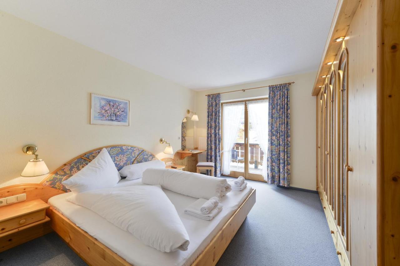 Haus Wallis Hotel Lech am Arlberg Room photo