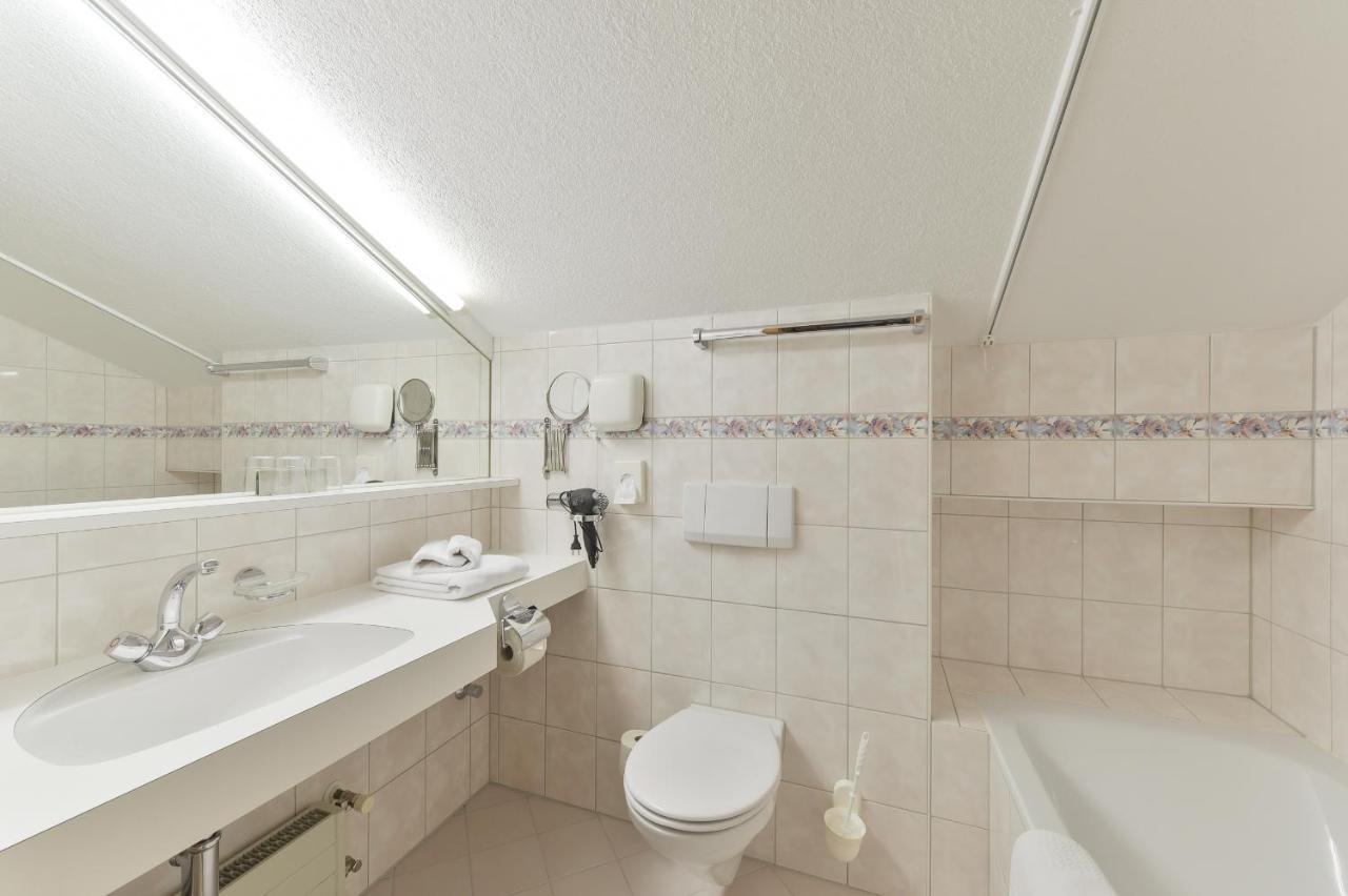 Haus Wallis Hotel Lech am Arlberg Room photo