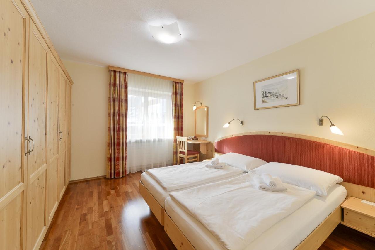 Haus Wallis Hotel Lech am Arlberg Room photo